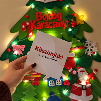 🎄 Falra akasztható DIY filc karácsonyfa gyerekeknek – 32 dísz + ajándék fényfüzér